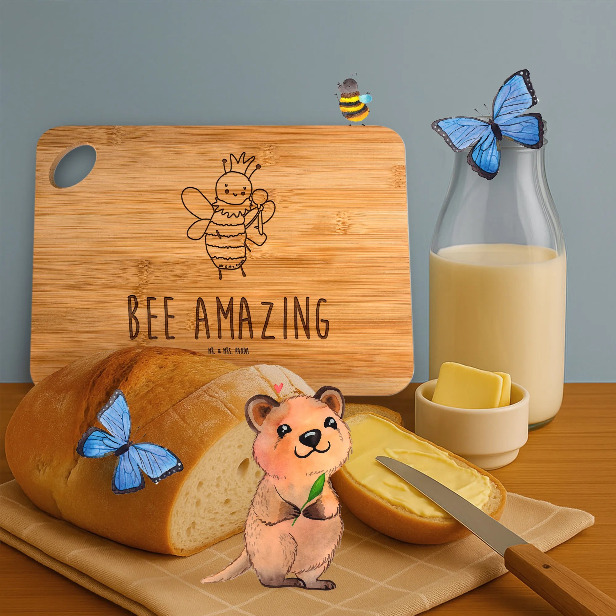 Bamboo chopping board bee king wasp, bumblebee