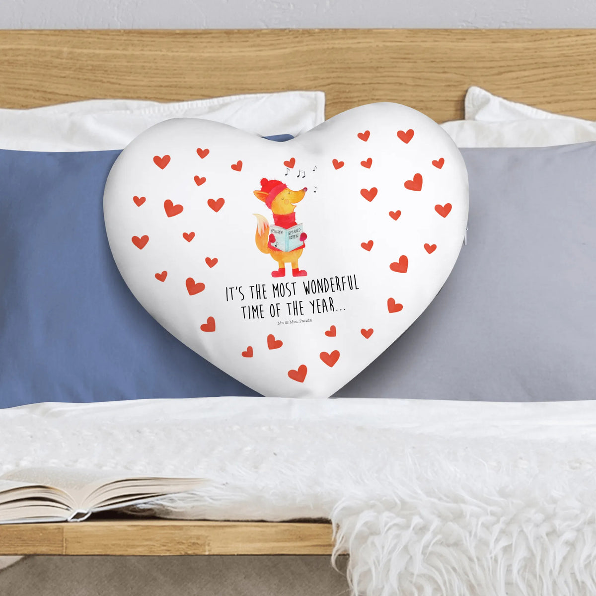 Herzkissen Fuchs Sänger Herzkissen Mit Motiv, Liebe Kissen, Kissen in Herzform, Geschenk Herzkissen, Herz Kissen Plüsch, Dekokissen, Herzkissen Mit Aufdruck, Herzförmiges Kuschelkissen, Dekokissen Herz, Herzförmiges Kissen, Kuschelkissen, Romantisches Kissen, Herzkissen, Herz Kissen, Liebeskissen, Dekokissen Herzform, Herzförmiges Dekokissen, Herzkissen Hochzeit, Kuschelkissen Herz, Romantisches Herzkissen, Ich liebe dich Kissen, Flauschiges Herz Kissen, Herzkissen Valentinstag, Weiches Herzkissen, dekoartikel, Valentinskissen, Kissen Herz, Deko Herzkissen, Liebesbeweis Kissen, Geburtstagskissen, Schmusekissen, Schmusekissen Herzform, Herz Kuschelkissen, Herzkissen Mit Spruch, Sofa Herzkissen, Jahrestag Kissen, Herzkissen Geburtstag, Hochzeitskissen, Partnerkissen, Geschenkkissen, Kuscheliges Herzkissen, Herzchen Kissen, Plüsch Herzkissen, Valentinstags Kissen, Sofakissen, Weihnachten, Winter, Weihnachtsdeko, Nikolaus, Advent, Heiligabend, Wintermotiv, Sänger, Weihnachtslieder, Singen, Füchse, Fuchs, Geschenk Sänger