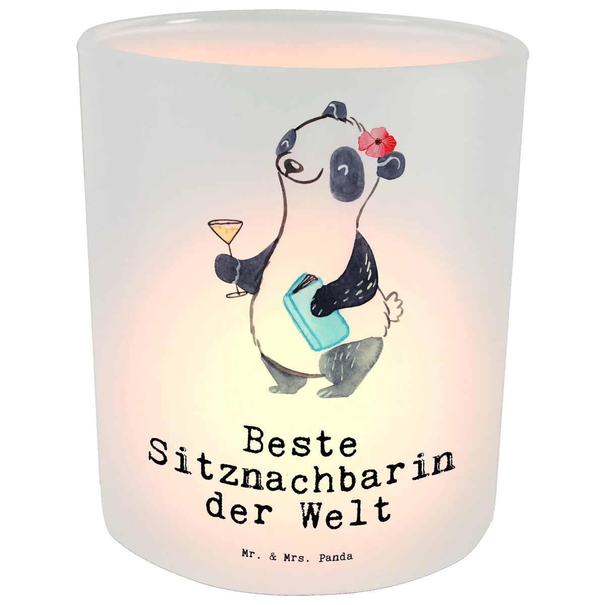 Windlicht Panda Beste Sitznachbarin der Welt Terrasse Windlicht, laterne glas, tisch kerzenhalter, glaswindlicht, Windlicht aus Glas, Kerzenhalter, laterne teelicht, Garten Windlicht, glas kerzenhalter, Windlicht Deko, Glas Teelichthalter, Outdoor Kerzenhalter, Teelichthalter, Teelichthalter Glas, kerzenhalter klein, Deko Teelichthalter, milchglas windlicht, Kerzen Windlicht, Glas Windlicht, teelicht windlicht, stimmungslicht, kerzenbehälter, Milchglas Teelichthalter, Windlicht Satiniert, tischlicht, deko kerzenhalter, Balkon Windlicht, Windlicht Glas, Windlicht Klein, Glaslaterne, Teelicht Glas, Windlicht Milchglas, lichthalter, Kerzenhalter Glas, dekolicht, Windlicht Draußen, teelichtleuchter, Tisch Windlicht, ambientelicht, teelichthalter klein, Outdoor Windlicht, Lichtglas, Kerzenglas, Windlicht Kerzenhalter, Deko Windlicht, Geschenkidee, Geschenk, Schenken, Mitbringsel, Geburtstag, Geburtstagsgeschenk, für, Danke, Dankeschön, Bedanken, Freude machen, Geschenktipp, Mitschülerin, Seminar, Kommilitone, Nachbarin, Schule, Hochschule, Tischnachbar, Beste Sitznachbarin Der Welt, Universität, Sitznachbarin, Stuhlnachbar, Weltbeste Sitznachbarin, Uni, Mitstudentin