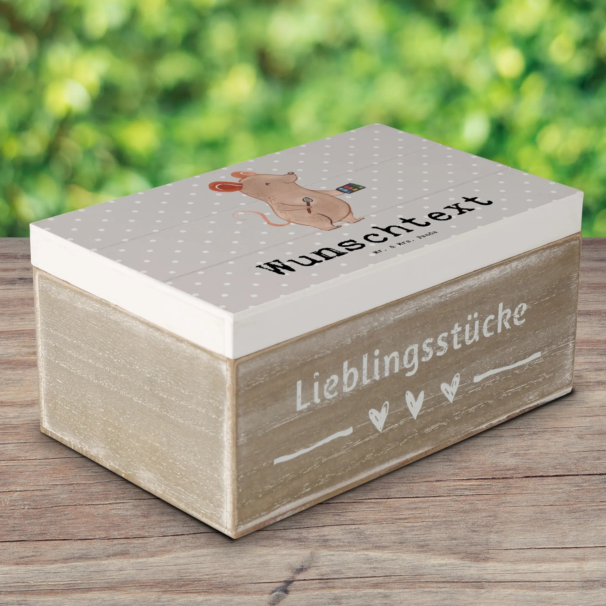 Personalisierte Holzkiste Maskenbildner Herz Schatzkiste mit Namen, Hochzeitsbox personalisiert, Aufbewahrungsbox Personalisiert, Erinnerungsbox Baby personalisiert, Personalisierte Geschenkbox, Erinnerungskiste Hochzeit personalisiert, personalisierte fotobox, Personalisierte Erinnerungskiste, Kiste mit Namen, Schatulle Personalisiert, Schatztruhe personalisiert, personalisierte holzbox, Hochzeitskiste personalisiert, Holzkiste bedruckt personalisiert, Erinnerungskiste Baby personalisiert, Schatulle mit Namen, Erinnerungsbox Kindheit personalisiert, Geschenkbox Personalisiert, Personalisierte Aufbewahrungsbox, Personalisierte Schatztruhe, personalisierte holzkiste, Personalisierte Erinnerungsbox, Holzkiste zur Hochzeit personalisiert, Personalisierte Holztruhe, Holzkiste Personalisiert, Kiste Personalisiert, Holzkiste mit Wunschtext personalisiert, Erinnerungskiste Personalisiert, Schatzkiste Personalisiert, Geschenkbox personalisierbar, Holzkiste Baby personalisiert, Dekokiste mit Namen, Truhe Personalisiert, Aufbewahrungsbox mit Namen, Erinnerungsbox Hochzeit personalisiert, Fotobox personalisiert, Erinnerungsbox Personalisiert, Schatztruhe mit Namen, Holzbox mit Namen, Holzkiste mit Namen, Dekokiste Personalisiert, Personalisierte Kiste zur Geburt, personalisierte kiste, Personalisierte Holzkiste Baby, Geschenkbox mit Namen, holzbox personalisiert, Holzkiste für Kinder personalisiert, Erinnerungsbox mit Namen, Truhe mit Namen, Erinnerungskiste Holz personalisiert, Holztruhe personalisiert, Aufbewahrungsbox Holz personalisiert, Personalisierte Schatzkiste, Geschenk, Schenken, Jubiläum, Danke, Dankeschön, Beruf, Ausbildung, Abschied, Rente, Kollege, Kollegin, Arbeitskollege, Mitarbeiter, Firma, Kosmetiker, Beauty Salon, Make Up Artist, Eröffnung, Kosmetikstudio, Visagist, Maskenbildner