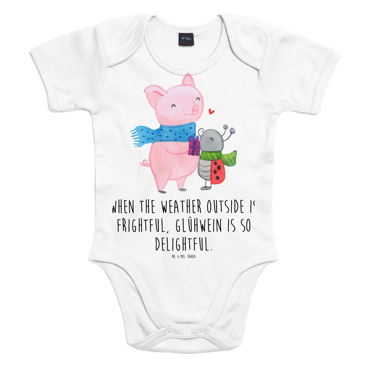 Baby Body Glühschwein Smörle Bodysuit, Baby Shower, Baby-Overall, Baby Party, Babysuit, Baby-Strampler, Babystrampler, Baby Geschenk, Kurzarm-Strampler, Strampler, Baby-Body, Baby-Romper, Kurzarmbody, Handmade, Baby-Kleidung, Wintermotiv, Heiligabend, Advent, Nikolaus, Weihnachten, Weihnachtsdeko, Winter, Glühwein Liebhaber Geschenk, Smörle Der Stolze Marienkäfer, Winterlicher Glühwein Spruch, Romantische Geschenkidee Glühwein, Süßer Marienkäfer Gibt Geschenk, Herzliches Marienkäfer Motiv, Marienkäfer in Winterkleidung, Glühwein Ist Köstlich Spruch, Kreatives Glühschwein Design, Handgezeichnetes Glühschwein