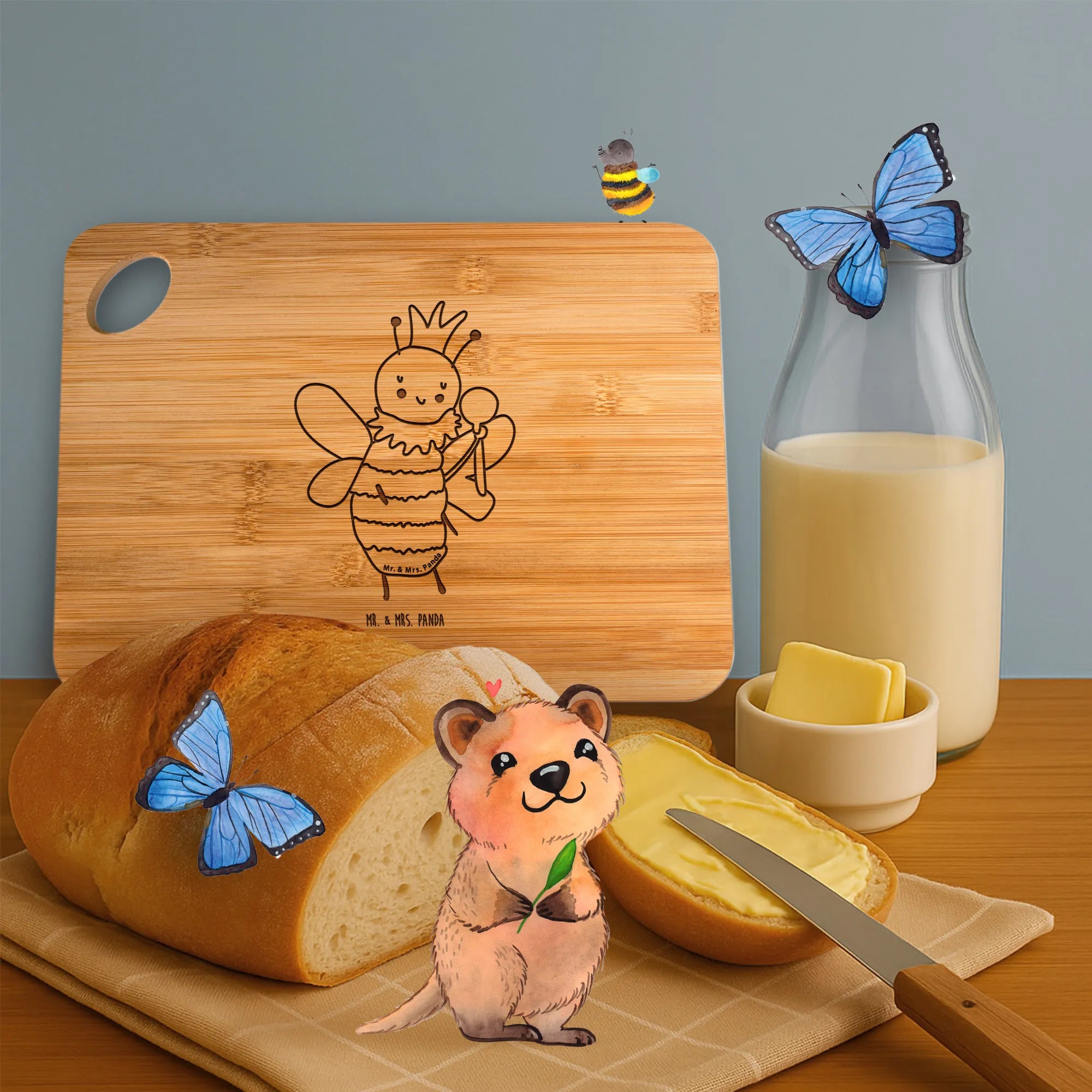 Bamboo chopping board bee king wasp, bumblebee
