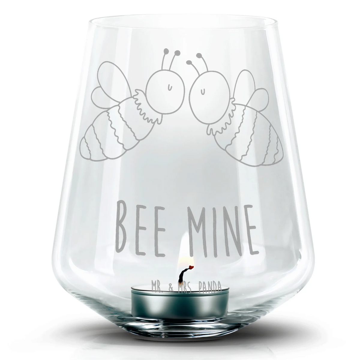 Gravur Windlicht Biene Liebe Laterne mit Gravur, Kerzenhalter Glas, Deko Windlicht, windlichtglas, Gravur Teelicht, Windlicht Glas, Kerzenglas, Graviertes Windlicht, Gravur Windlicht, Windlicht graviert, Gravur Laterne, Teelicht Glas, Glas Windlicht, gravur glas, Teelichthalter, Stumpenkerzenhalter, Glas Teelichthalter, glas kerzenhalter, Kerzenhalter, Laterne, dekolicht, windlicht mit gravur, Biene, Hummel, Wespe