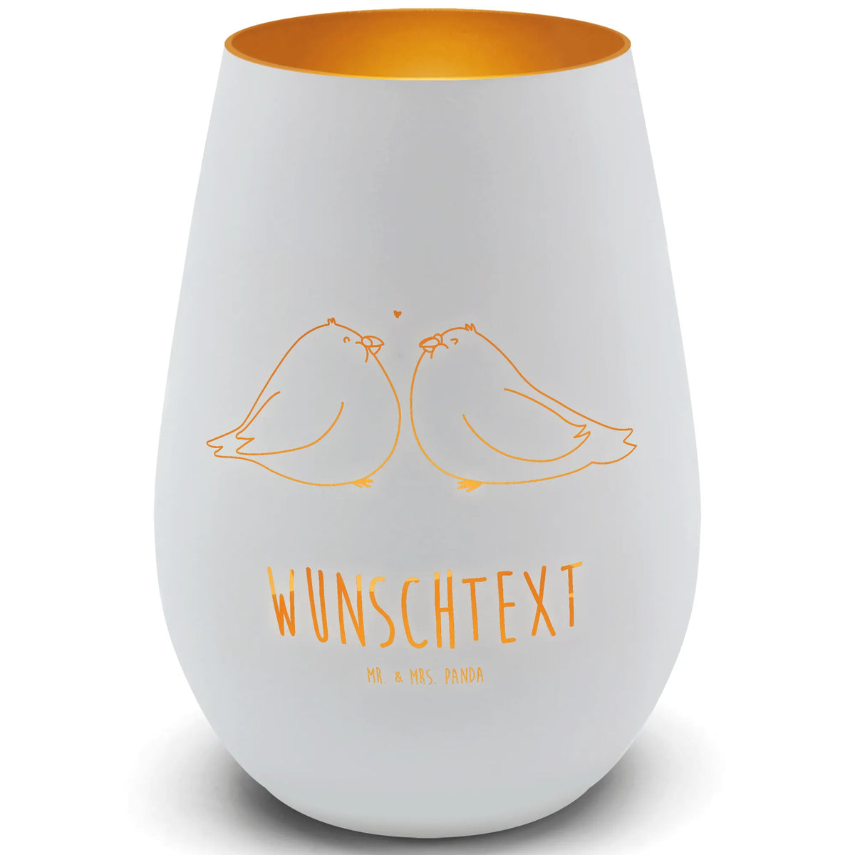 Gold Windlicht Personalisiert Turteltauben Liebe Kerzenglas personalisiert, teelichthalter mit gravur, Edles Windlicht Goldfarben Mit Text, Personalisiertes Gravur Windlicht, windlicht mit gravur, Goldener Teelichthalter Mit Wunschtext, Personalisiertes Windlicht, Graviertes Teelicht, Windlicht Glas personalisiert, Laterne personalisiert, Personalisiertes Windlicht Gold, Personalisierter Kerzenhalter, Teelichtglas personalisiert, Kerzenhalter personalisiert, Kerzenhalter Gold Mit Gravur, Teelichthalter personalisiert, Teelicht mit Gravur, Windlicht graviert, Graviertes Windlicht, Deko Windlicht Gold Mit Namen, Personalisiertes Windlicht aus Glas, Personalisiertes Teelichtglas, Windlicht Glas mit Gravur, Teelichthalter mit Namen, Personalisiertes Teelicht, Personalisierte Laterne, Teelicht personalisiert, Windlicht mit Namen, Personalisiertes Kerzenglas, Laterne Gold Mit Personalisierung, Teelicht mit Namen, Personalisiertes Teelicht aus Glas, Kerzenglas mit Gravur, Personalisierter Teelichthalter, Freundin, Freund, Liebe, Liebesgeschenk, Jahrestag, Verlobung, Partner, Ehemann, Ehefrau, Heiraten, Heiratsantrag, Hocheitstag, Geschenk Freund, Turteltauben, Geschenk Freundin, Liebesbeweis, Geschenk Hochzeit, Tauben, Hochzeitstag, Turteltäubchen, Verliebt, Verheiratet, Verlobt