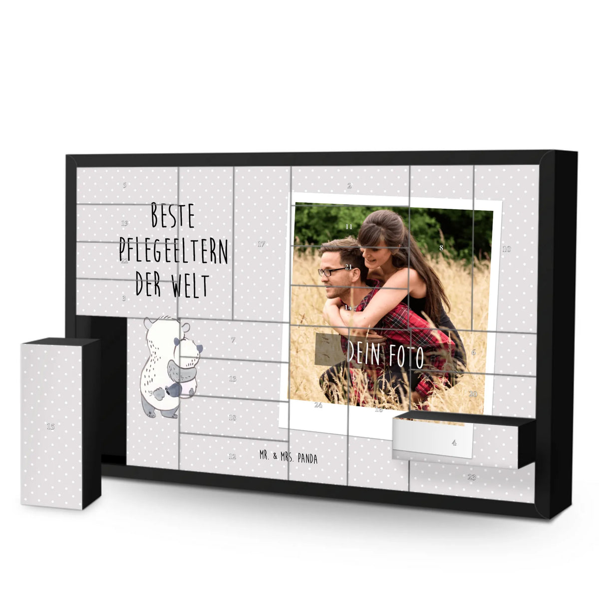 Personalisierter Befüllbarer Foto Adventskalender Panda Beste Pflegeeltern der Welt Adventskalender mit Eigenem Bild, Personalisierter Adventskalender, Weihnachtskalender mit Foto, Foto Adventskalender, Adventskalender Eigenes Foto, Personalisierter Befüllbarer Foto Adventskalender, Adventskalender mit Foto, Geschenkidee, Geschenk, Schenken, Mitbringsel, Geburtstag, Geburtstagsgeschenk, für, Danke, Dankeschön, Bedanken, Freude machen, Geschenktipp, Pflegekind, Papa, Mami, Adoption, Familie, Papi, Mama, Elternpaar, Pflegeeltern, Eltern, Mama und Papa