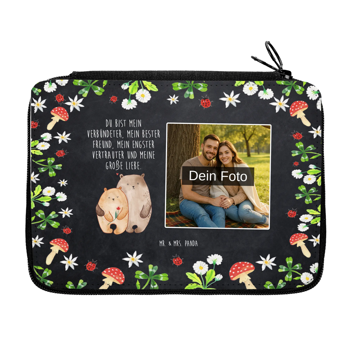 Personalisierte Foto Federmappe Bären Liebe Federmappe mit Foto, Federmappe Foto, Foto Etui, Foto Federtasche, Federmappe mit eigenem Foto, Schlampermäppchen mit Foto, Federtasche mit Foto, Federmappe mit Fotodruck, Personalisierte Foto Federmappe, Etui mit eigenem Foto, Federmappe Bilder, Foto Federmappe, Mäppchen mit eigenem Bild, Federmäppchen Bilder, Federtasche mit eigenem Foto, Mäppchen mit Foto, Federmäppchen mit Foto, Schlamperetui mit Foto, Federmäppchen Foto, Schreibetui mit Foto, Federtasche Foto, Schuletui mit eigenem Foto, Federmäppchen mit Fotodruck, Federmappe mit eigenem Bild, Mäppchen mit eigenem Foto, Schlampermäppchen Foto, Federmäppchen mit eigenem Foto, Schuletui mit Foto, Federmappe mit Bild, Etui mit Foto, Foto Mäppchen, Freundin, Freund, Liebe, Liebesgeschenk, Jahrestag, Verlobung, Partner, Ehemann, Ehefrau, Heiraten, Heiratsantrag, Hocheitstag, Bären, Verliebt, Verlobt, Bär, Bärchen, Verheiratet, Geschenk Hochzeit, Liebesbeweis, Geschenk Freundin, Geschenk Freund, Hochzeitstag
