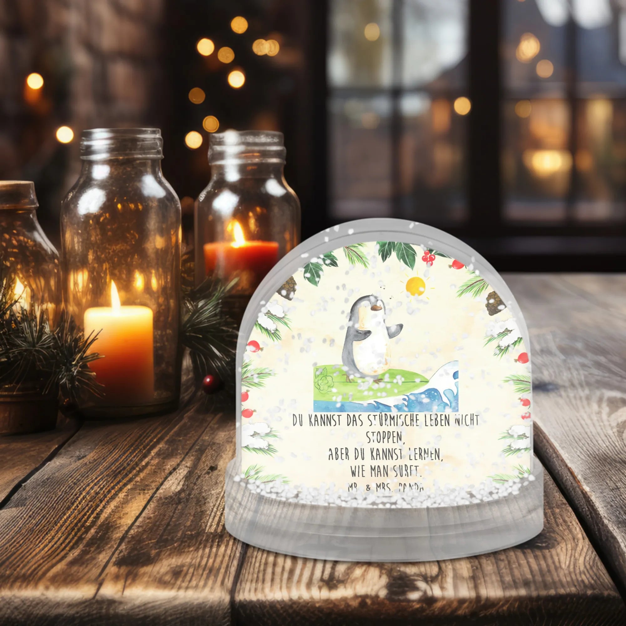Schneekugel Pinguin Surfer Dekokugel, kunststoff schneekugel, Schneekugel Weihnachten, schneekugel deko, glitzerkugel, wasserkugel, Winterkugel, Deko Schneekugel, schnee kugel, Schneekugel Modern, wohnaccessoire, dekoartikel, Winter-Schneekugel, Souvenir-Schneekugel, Weihnachts Schneekugel, Schneekugel Geschenk, Schneekugel, Spruch-Schneekugel, Schüttelkugel, Motiv-Schneekugel, Große Schneekugel, Pinguin, Pinguine, Surfer, Wellen Reiten, Wellen, Portugal, Surfen, Hawaii, Urlaub