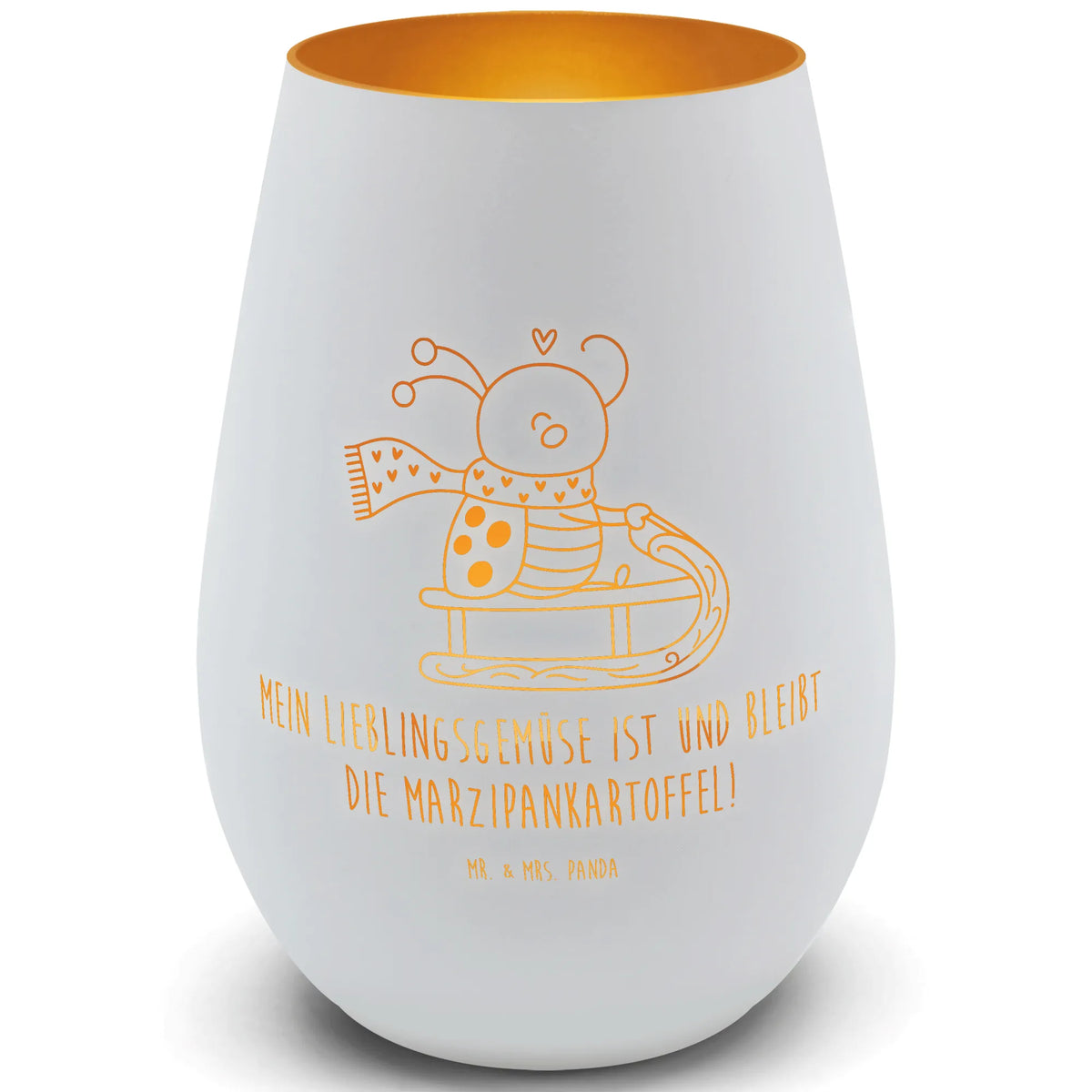 Gold Windlicht Smörle Rodeln Teelichthalter, deko licht, licht deko, Deko Windlicht, Gold Windlicht, Teelichthalter Glas, Windlicht Glas, ambiente licht, windlicht mit gravur, gold kerzenhalter, gold teelichthalter, Kerzenhalter, Windlicht Gravur, Laterne, Graviertes Windlicht, dekolicht, teelichtglas, Windlicht Teelicht, Windlicht Balkon, kerzenhalter für teelichter, Kerzenglas, Teelichthalter Gold, Glaslaterne, Goldenes Windlicht, Glas Windlicht, Windlicht Terrasse, Garten Windlicht, Tischlaterne, Windlicht Gold, Gartenlicht, Outdoor Windlicht, Weihnachten, Winter, Weihnachtsdeko, Nikolaus, Advent, Heiligabend, Wintermotiv, Marzipan, Smörle, Schlittenfahren